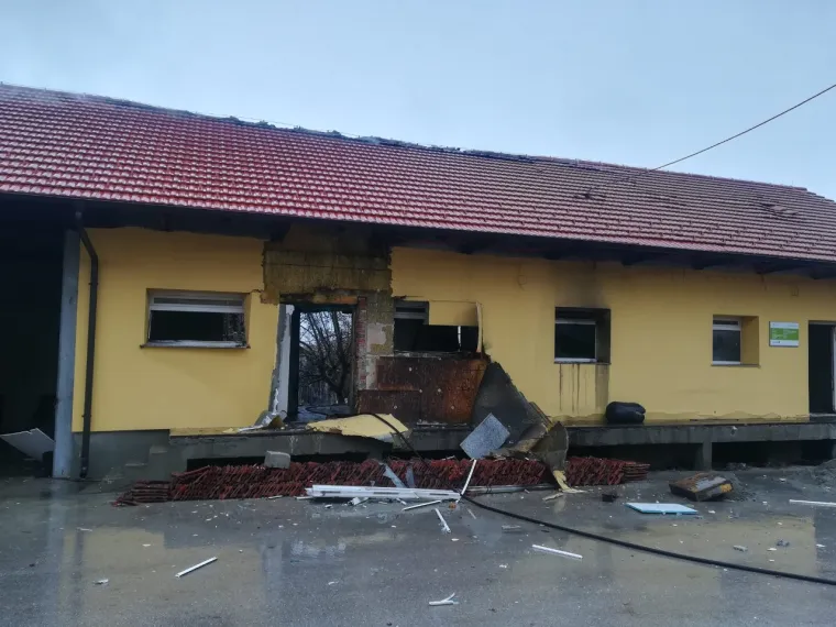 Eksplozija u Donjem Vidovcu: Jedna osoba poginula, vatrogasci gase požar