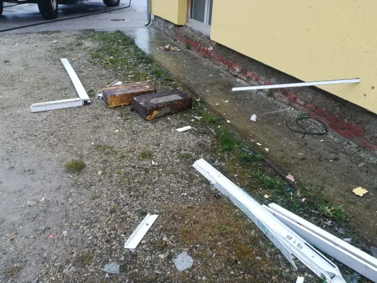 Eksplozija u Donjem Vidovcu: Jedna osoba poginula, vatrogasci gase požar