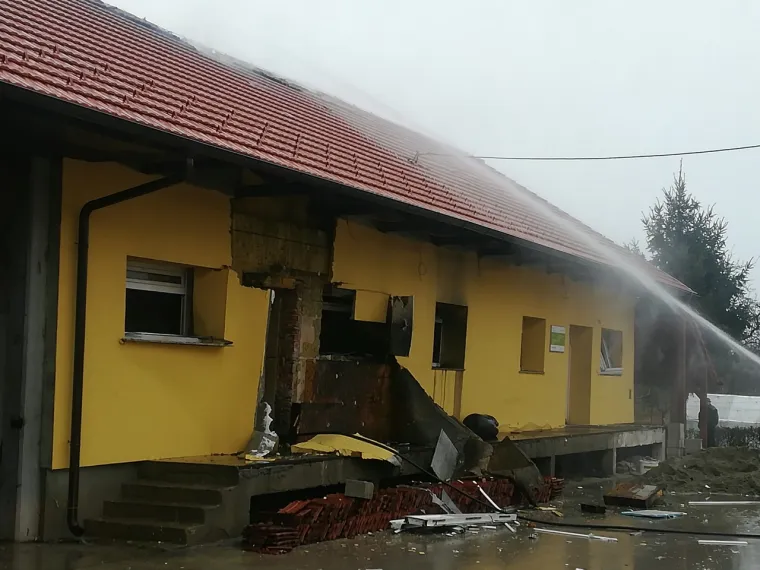 Eksplozija u Donjem Vidovcu: Jedna osoba poginula, vatrogasci gase požar