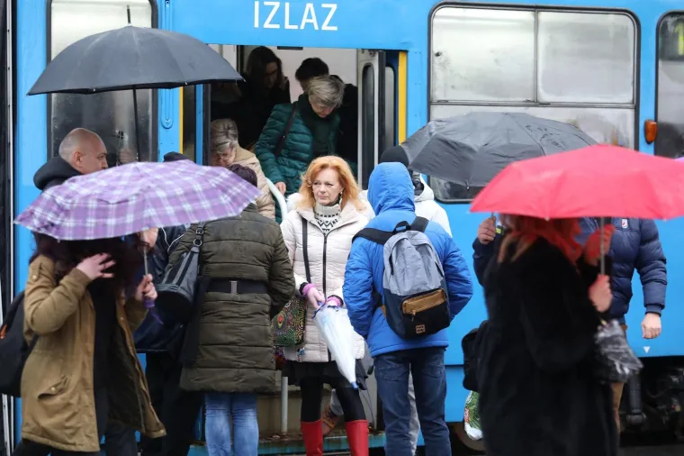 Gdje je nestalo proljeće? Ki&scaron;a i zahlađenje dočekali Zagrepčane na početku radnog tjedna