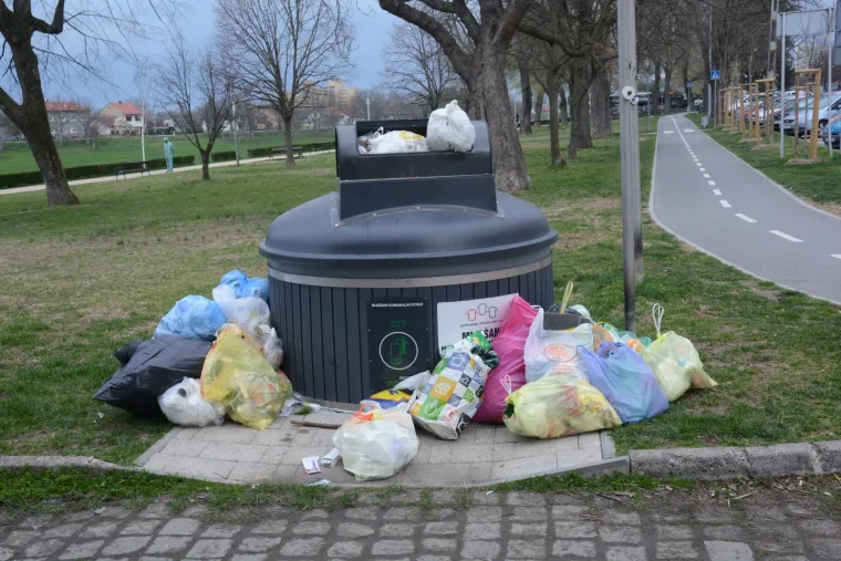 U Sisku muku muče sa smećem: Neodgovorni građani nepažljivo odlažu otpad u podzemni spremnik