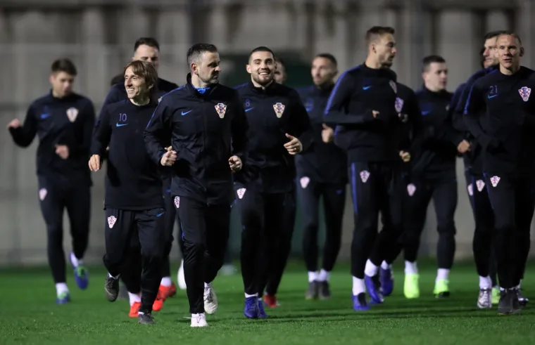Zagreb: Trening Hrvatske nogometne reprezentacije uoči utakmice s Azerbajdžanom 18.03.2019., Zagreb - Na stadionu Hitrec Kacian odrzan je trening hrvatske nogometne reprezentacije uoci kvalifikacijskih utakmica za Euro 2020 protiv Azerbejdzana i Madjarske. Luka Modric, Mateo Kovacic, Domagoj Vida. Photo: Igor Kralj/PIXSELL