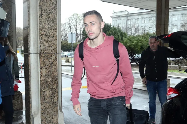 Prvog dana okupljanja 'Vatreni' će održati trening otvoren za javnost, na terenu Hitrec Kacian pored maksimirskog stadiona, s početkom u 19 sati.