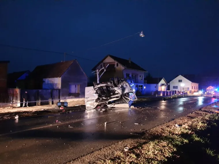 U prometnoj nesreći kod Nove Gradi&scaron;ke te&scaron;ko ozlijeđena trudna djevojka