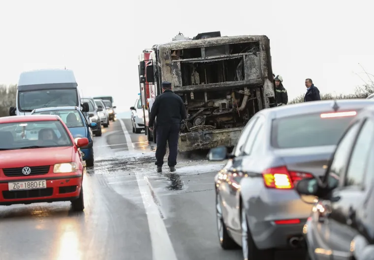 Zapalio se ZET-ov autobus kod Velike Gorice