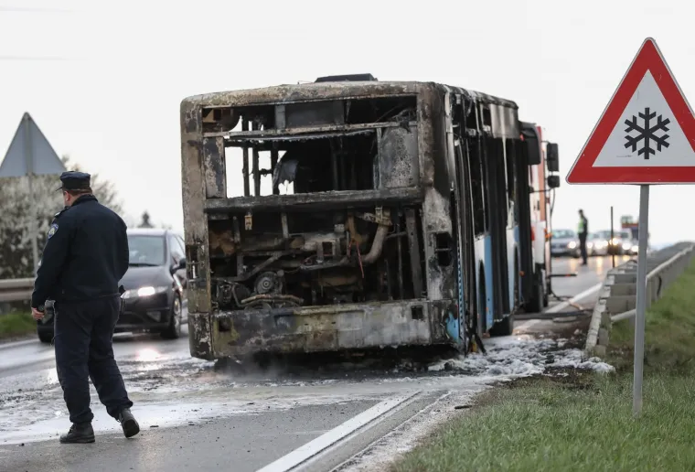 Kod Velike Gorice planuo i izgorio ZET-ov autobus
