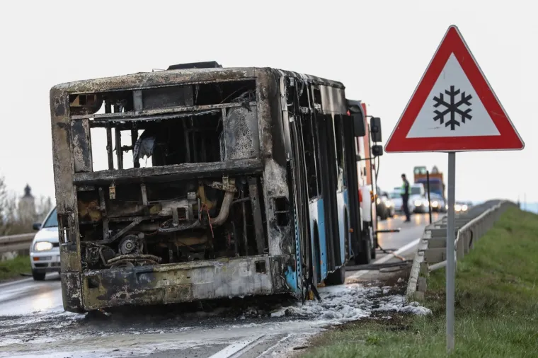 Kod Velike Gorice planuo i izgorio ZET-ov autobus