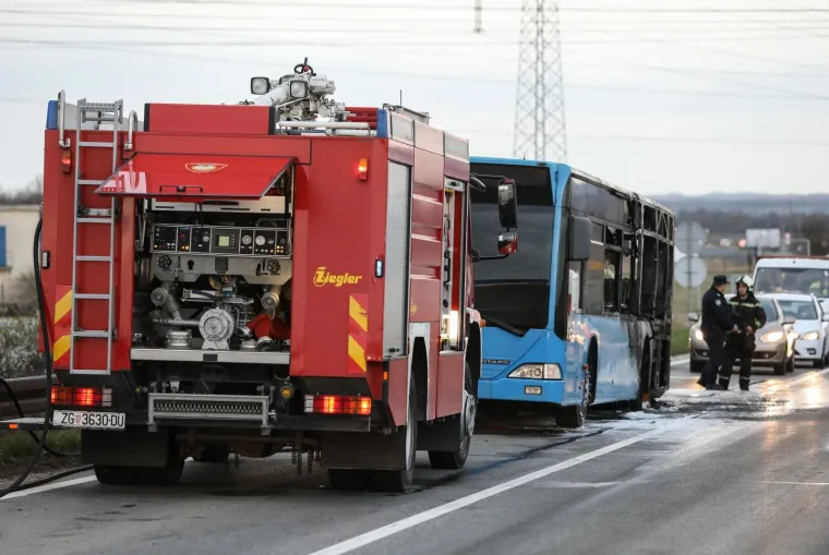 Kod Velike Gorice planuo i izgorio ZET-ov autobus