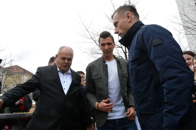 MARIO I IVICA IZAZVALI OPĆU HISTERIJU I ZAPALILI SVOJE SLAVONCE: Poput kakvih rock zvijezda