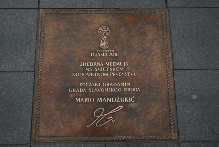 MARIO I IVICA IZAZVALI OPĆU HISTERIJU I ZAPALILI SVOJE SLAVONCE: Poput kakvih rock zvijezda