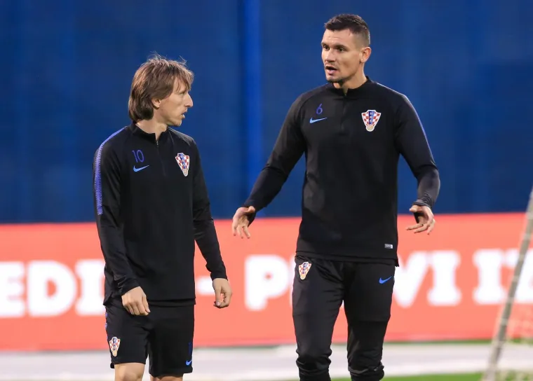 TRENING HRVATSKE U DOBROM RASPOLOŽENJU: Osmjesi na licima jasno ukazuju da nema straha za utakmicu protiv Azerbajdžana