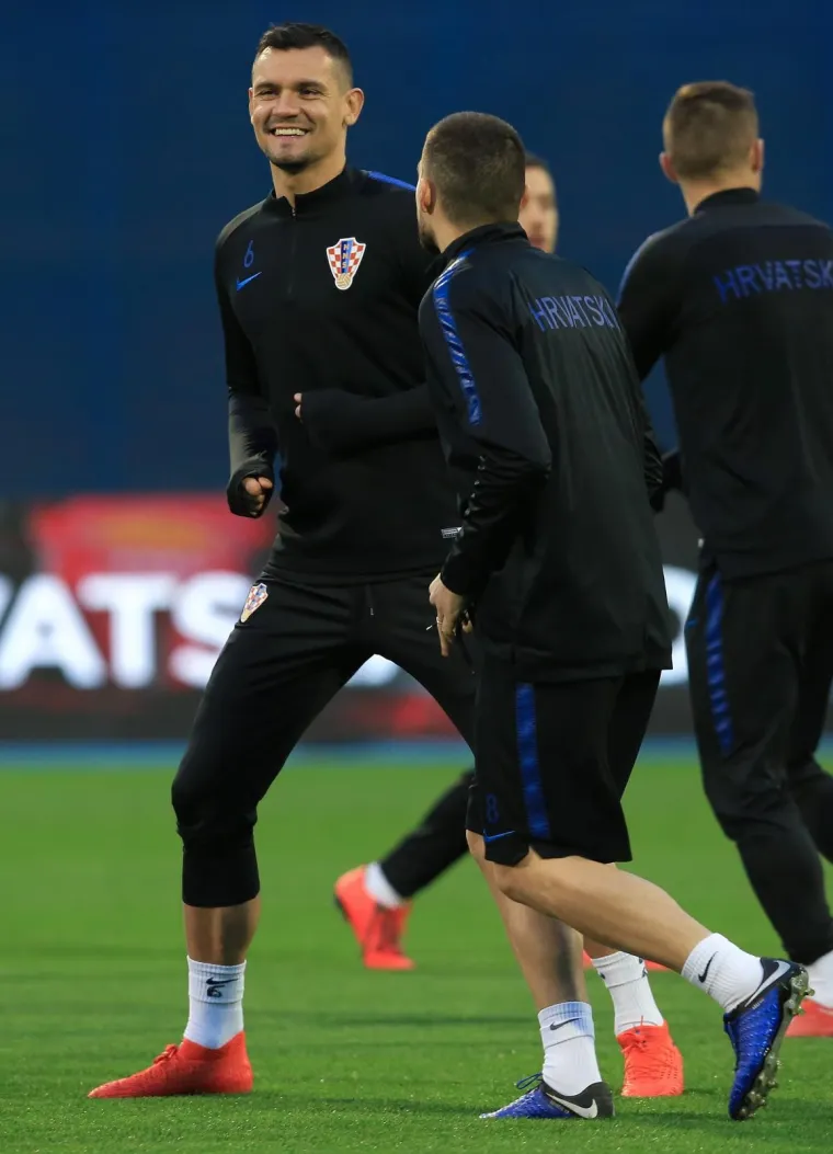 TRENING HRVATSKE U DOBROM RASPOLOŽENJU: Osmjesi na licima jasno ukazuju da nema straha za utakmicu protiv Azerbajdžana