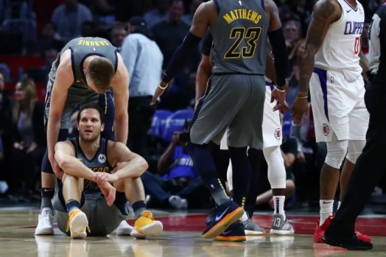 Bojan Bogdanović za 36 minuta ostvario je učinak od 19 ko&scaron;eva, 5 skokova i 2 asistencije za Pacerse  u porazu na gostovanju kod Clippersa 115-109.