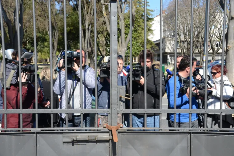 Zavarivanjem ulaznih vrata na glavnom ulazu u Uljanik počeo &scaron;trajk u brodogradili&scaron;tu