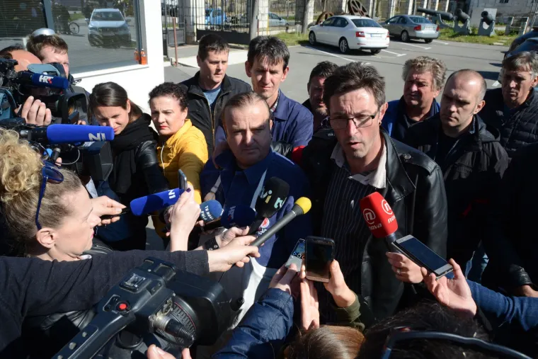 Zavarivanjem ulaznih vrata na glavnom ulazu u Uljanik počeo &scaron;trajk u brodogradili&scaron;tu