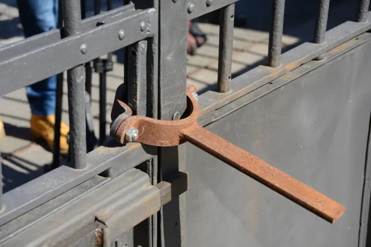 Zavarivanjem ulaznih vrata na glavnom ulazu u Uljanik počeo &scaron;trajk u brodogradili&scaron;tu