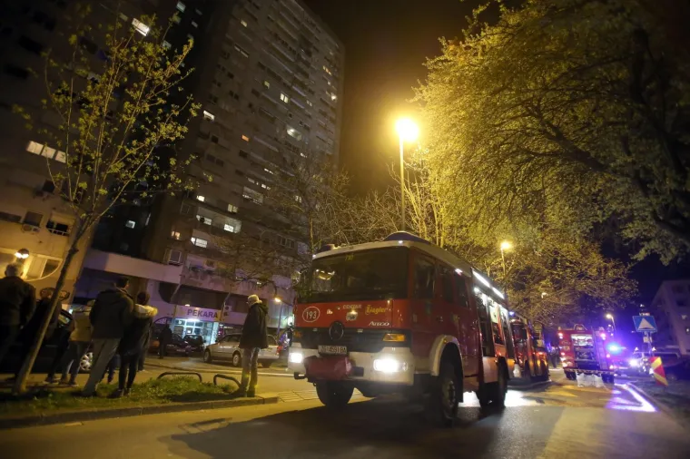 Planuo stan u neboderu na Srednjacima: Buktinju gasila čak 24 vatrogasca