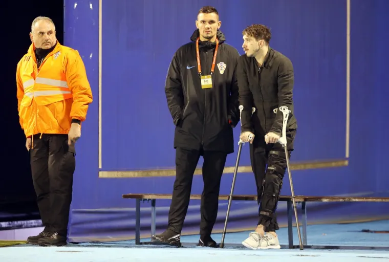 Zagreb: &Scaron;ime Vrsaljko utakmicu je pratio na &scaron;takama 21.03.2019., stadion Maksimir, Zagreb - Kvalifikacije za Europsko prvenstvo 2020., skupina E, 1. kolo, Hrvatska - Azerbajdzan. Sime Vrsaljko Photo: Jurica Galoic/PIXSELL