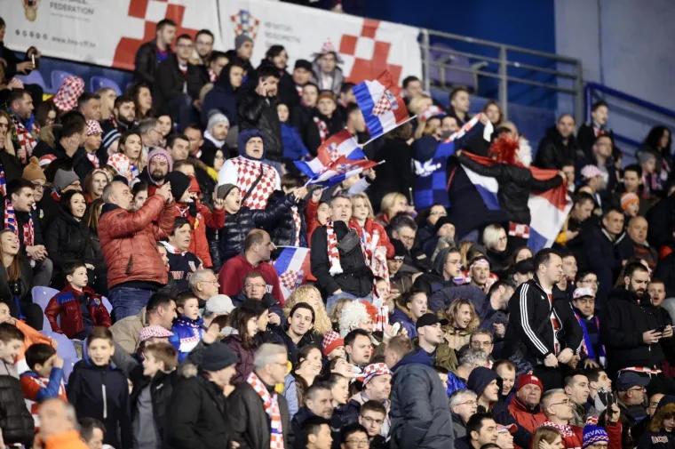 MAKSIMIR GORI: Krcate tribine bodre Vatrene u prvoj kvalifikacijskoj utakmici za Euro 2020.