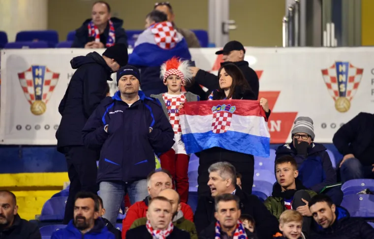 MAKSIMIR GORI: Krcate tribine bodre Vatrene u prvoj kvalifikacijskoj utakmici za Euro 2020.