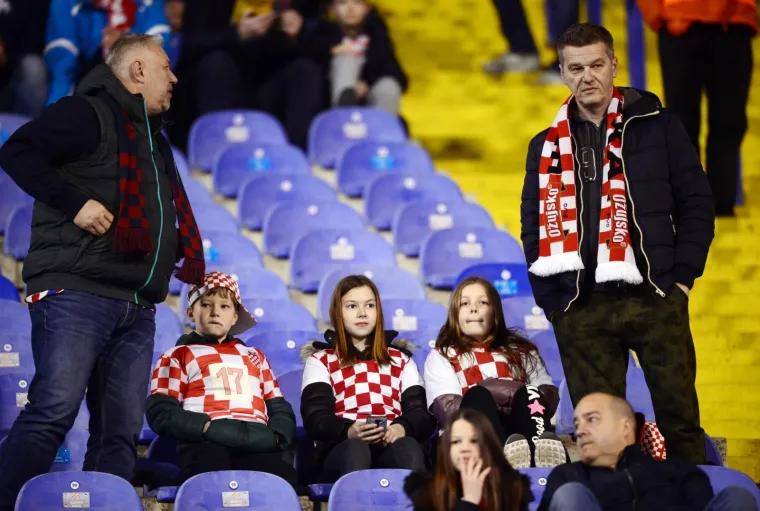 MAKSIMIR GORI: Krcate tribine bodre Vatrene u prvoj kvalifikacijskoj utakmici za Euro 2020.