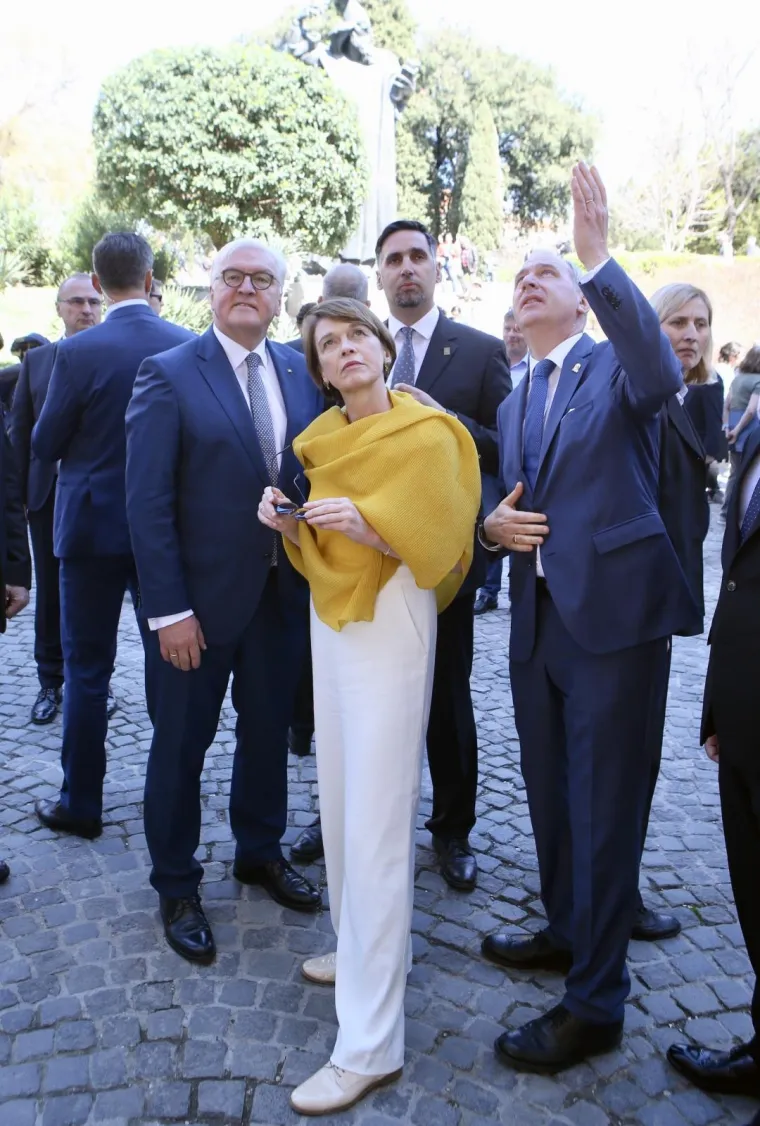 Njemački predsjednik u šetnji Splitom u drustvu supruge Elke Budenbender i gradonačelnika Andre Krstulovica Opare obišao je gradske znamenitosti