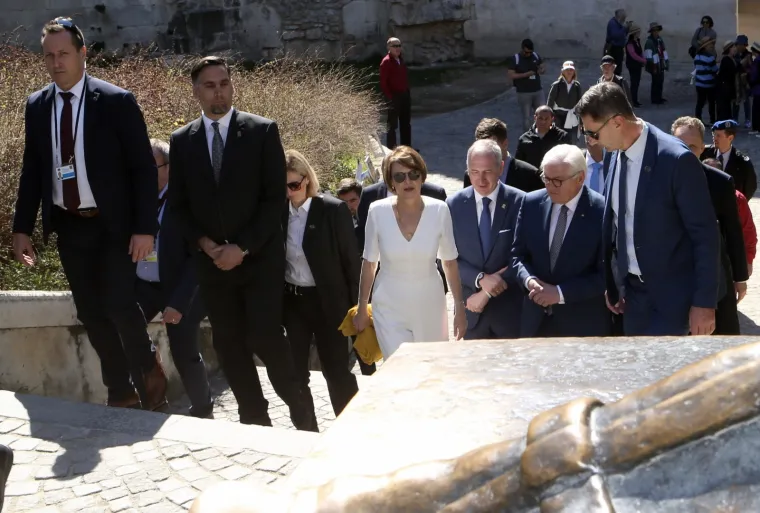 Njemački predsjednik u šetnji Splitom u drustvu supruge Elke Budenbender i gradonačelnika Andre Krstulovica Opare obišao je gradske znamenitosti