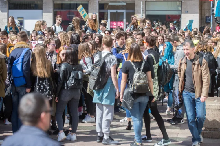 Učenici opet na ulici: 'Klimatske promjene traže na&scaron;e promjene'