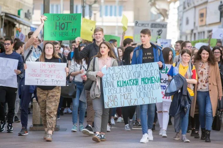 Učenici opet na ulici: 'Klimatske promjene traže na&scaron;e promjene'