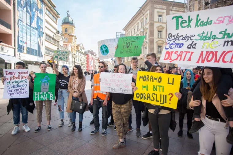 Učenici opet na ulici: 'Klimatske promjene traže na&scaron;e promjene'