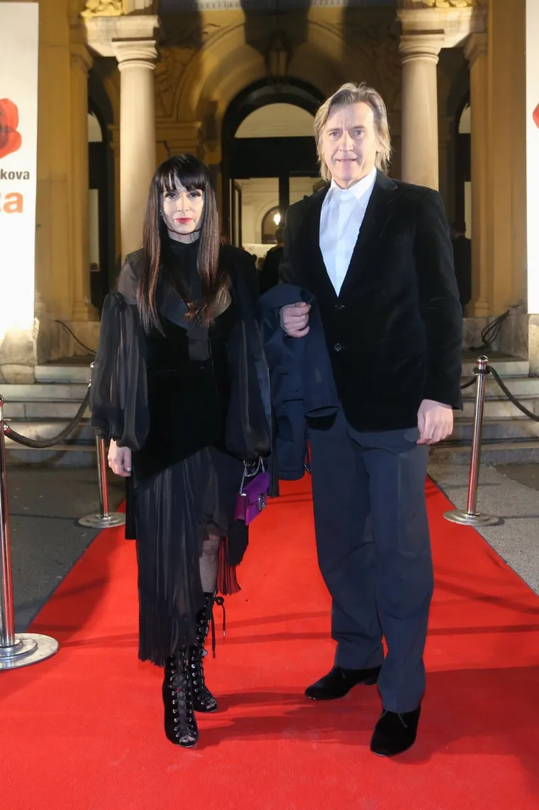 SEKSEPIL I ELEGANCIJA NA CRVENOM TEPIHU: Mehun izbacila nogu, a Rozga i Borna zaslijepile ubojitim dekolteima