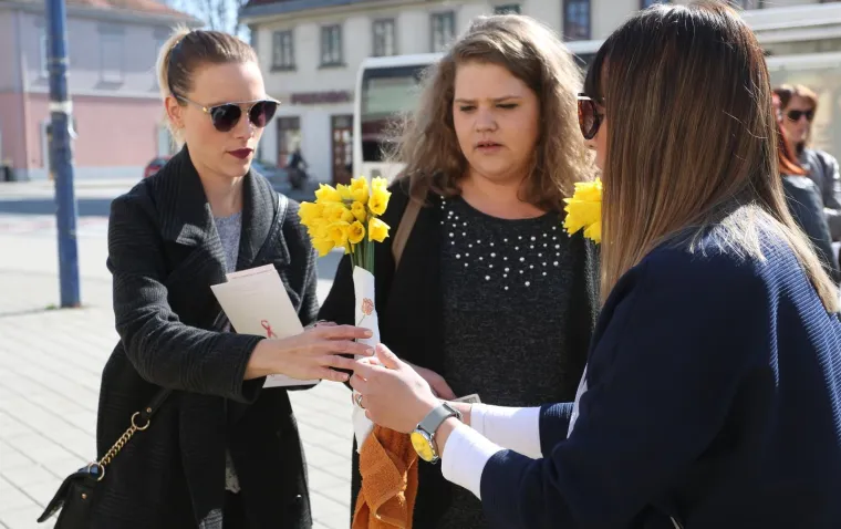 Žutili su se gradovi: obilježen je Međunarodni Dan narcisa kao simbol borbe protiv raka dojke