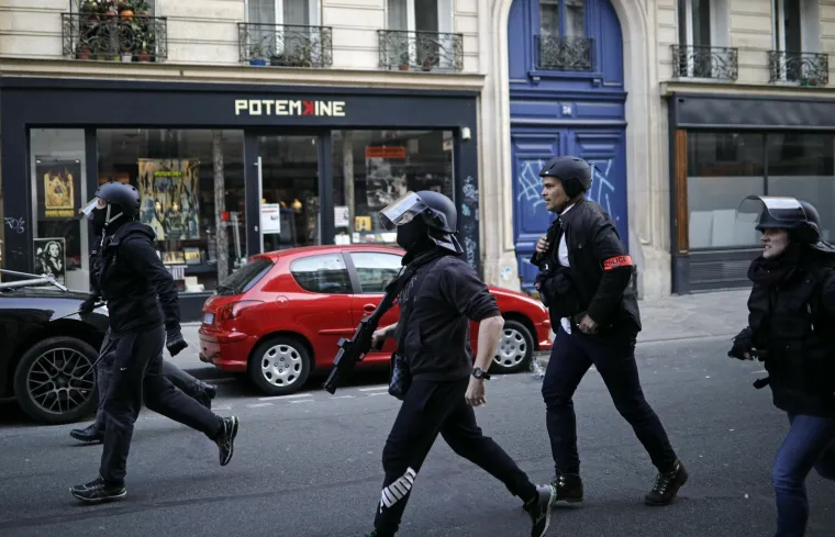 Vojska s dugim cijevima na ulicama Pariza! Na 'žute prsluke' bacali suzavac, uhićeno 170 ljudi