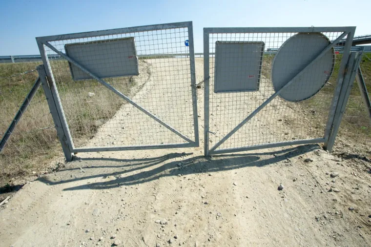 Tragedija kod Osijeka: Mu&scaron;karca pregazio vlastiti automobil, nije mu bilo spasa