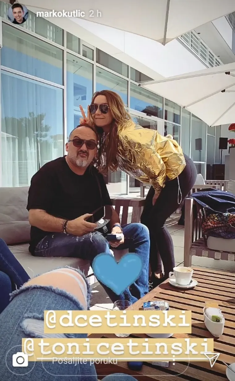 Fotografije iz hotela Bellevue objavio je i pjevač Marko Kutlić. Tony Cetinski je zabavljao uzvanike na vjenčanju, a došao je u pratnji supruge Dubravke.