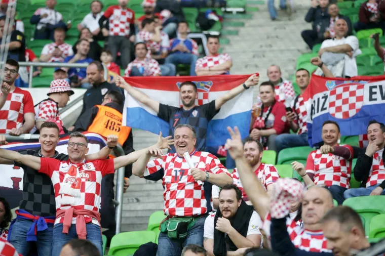 HRVATSKI NAVIJAČI DOMINIRAJU GROUPAMA ARENOM: Doživite dio atmosfere u Budimpešti