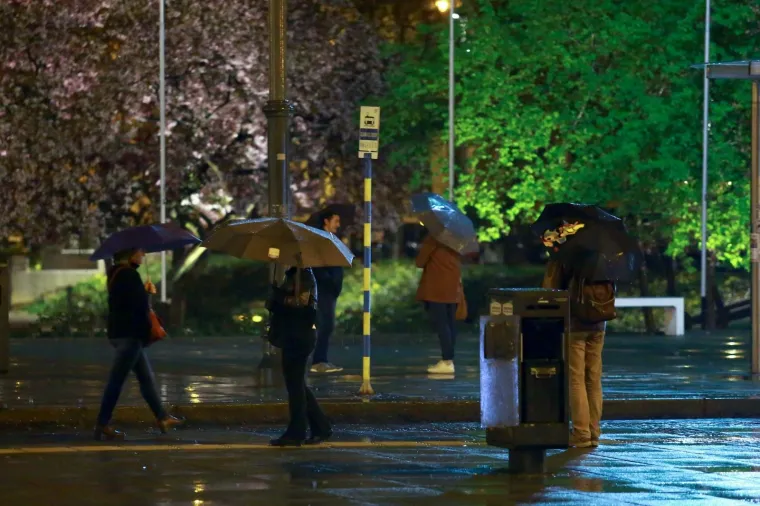 Zagrepčane dočekala najavljena ki&scaron;a i zahlađenje