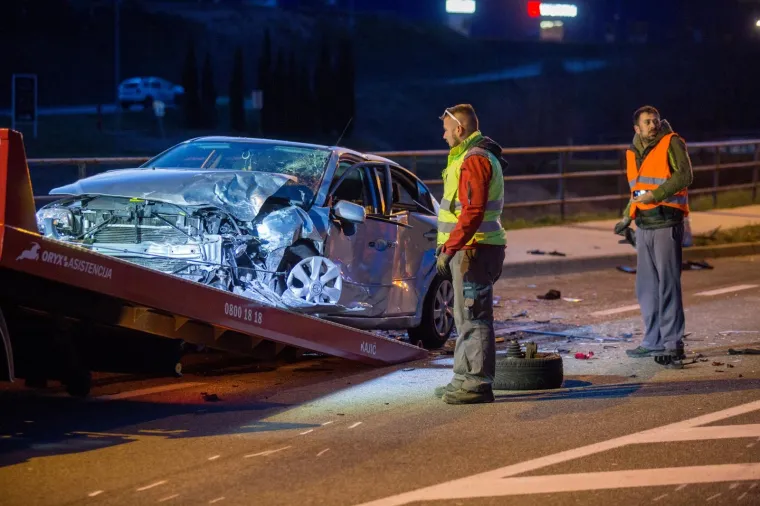 Te&scaron;ka nesreća kod Rijeke: &Scaron;est osoba ozlijeđeno u sudaru auta, jedna kritično