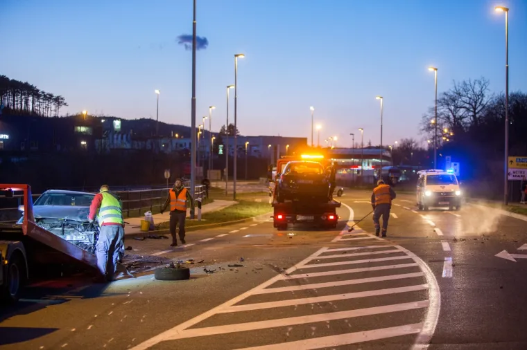 Te&scaron;ka nesreća kod Rijeke: &Scaron;est osoba ozlijeđeno u sudaru auta, jedna kritično
