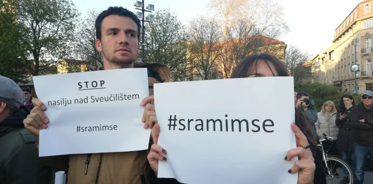 U utorak u 17.30 sati pred Rektoratom Sveučilišta u Zagrebu počeo je prosvjed #sramimse "Stop nasilju nad Sveučilištem" zbog pokrenutog postupka za dodjelu počasnog doktrata zagrebačkom gradonačelniku Milanu Bandiću. Okupilo se nekoliko stotina građana, od studenata do profesora, svih predstavnika akademske zajednice.