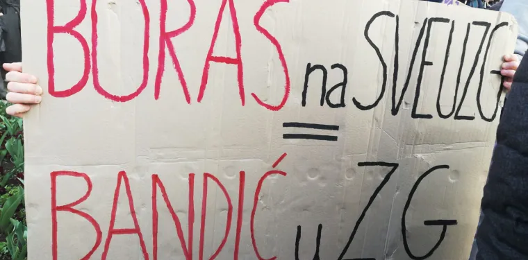 U utorak u 17.30 sati pred Rektoratom Sveučilišta u Zagrebu počeo je prosvjed #sramimse "Stop nasilju nad Sveučilištem" zbog pokrenutog postupka za dodjelu počasnog doktrata zagrebačkom gradonačelniku Milanu Bandiću. Okupilo se nekoliko stotina građana, od studenata do profesora, svih predstavnika akademske zajednice.