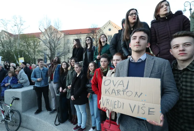Stotine ljudi prosvjedovalo protiv dodjele doktorata Bandiću: Evo što su mu poručili