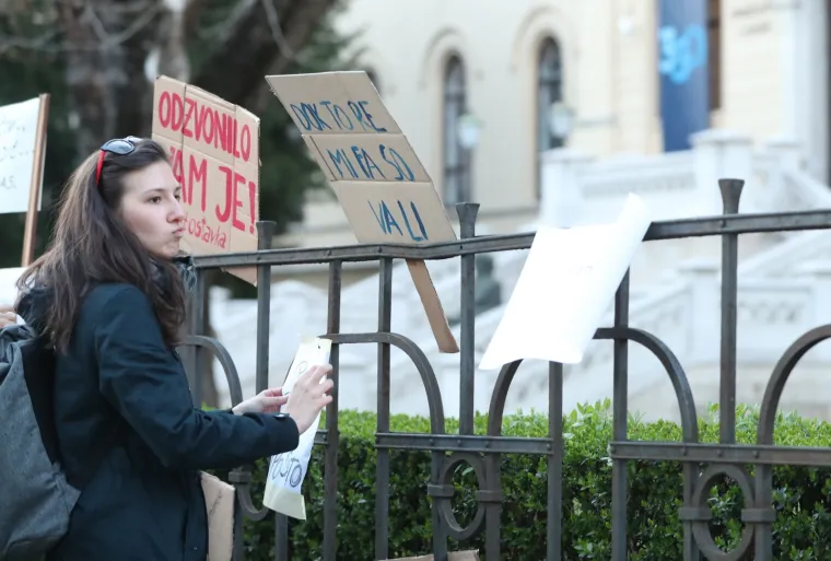 Stotine ljudi prosvjedovalo protiv dodjele doktorata Bandiću: Evo što su mu poručili