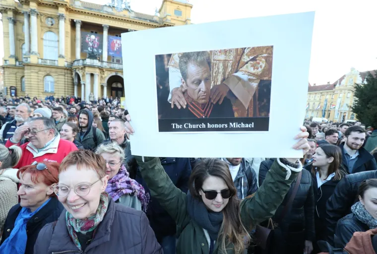 Stotine ljudi prosvjedovalo protiv dodjele doktorata Bandiću: Evo &scaron;to su mu poručili