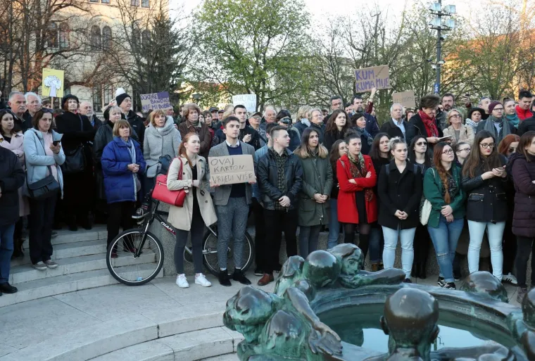 Stotine ljudi prosvjedovalo protiv dodjele doktorata Bandiću: Evo &scaron;to su mu poručili