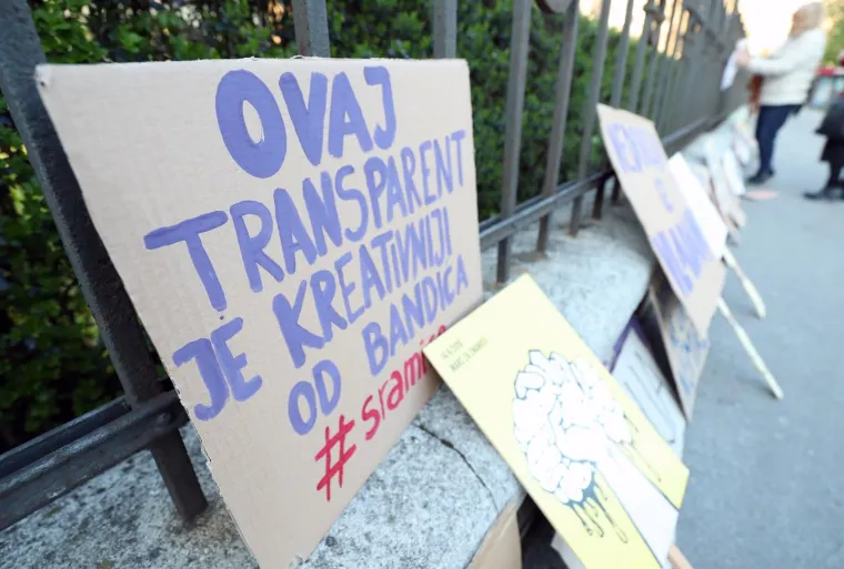 Stotine ljudi prosvjedovalo protiv dodjele doktorata Bandiću: Evo &scaron;to su mu poručili