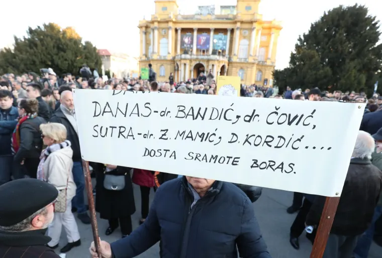 Stotine ljudi prosvjedovalo protiv dodjele doktorata Bandiću: Evo &scaron;to su mu poručili