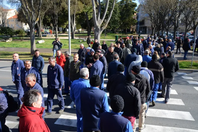 Dok uhićuju biv&scaron;u Upravu, radnici Uljanika u prosvjednoj &scaron;etnji