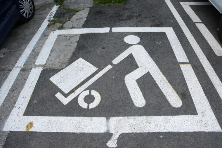 Samo u Zadru! Znate li &scaron;to znači ovaj neobičan znak iscrtan na parkingu?