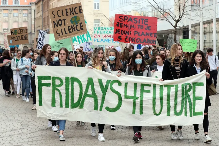 Učenici jo&scaron; jednom prosvjedovali protiv klimatskih promjena: 'Spasite Zemlju, to je jedini planet s čokoladom'